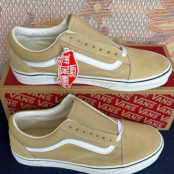 Vans WMNS Old Skool
Taos Taupe
VN0A3WKTYUU
Sneakers G - Picture 3 of 16